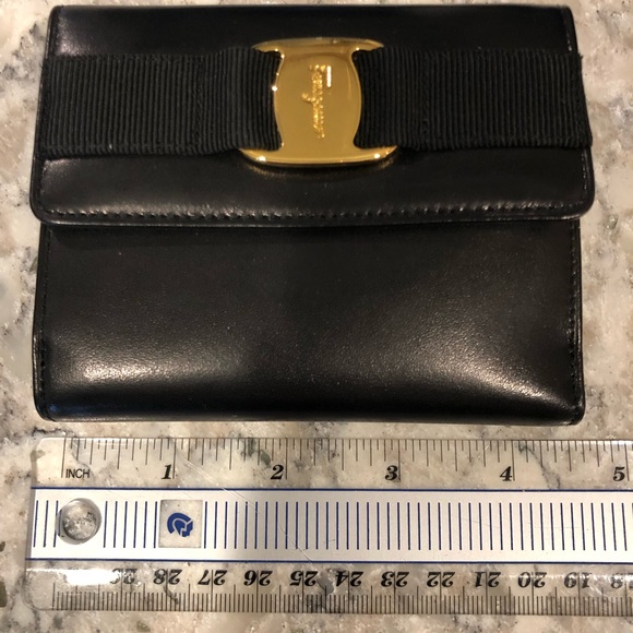 Authentic Vintage Salvatore Ferragamo Wallet - Picture 6 of 8